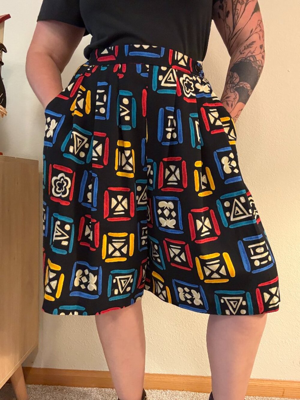 Vintage 90s Worthington Bright Geometric Print Pleated Relaxed High Rise Shorts